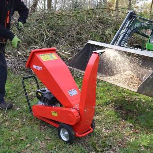 Tocator pentru crengi si resturi vegetale HECHT 6208, motor termic, putere 7 CP, 5.2 kW, 208 CC, diametru maxim de taiere crengi 7 cm
