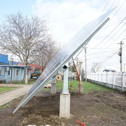 Sistem complet montare, structura tracker solar automat 8.2 KW, est-vest 14 panouri de 590W Breckner Germany