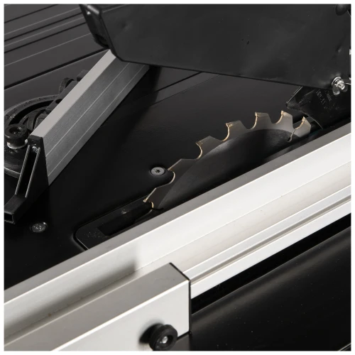 Fierastrau circular cu masa pentru lemn 1800W