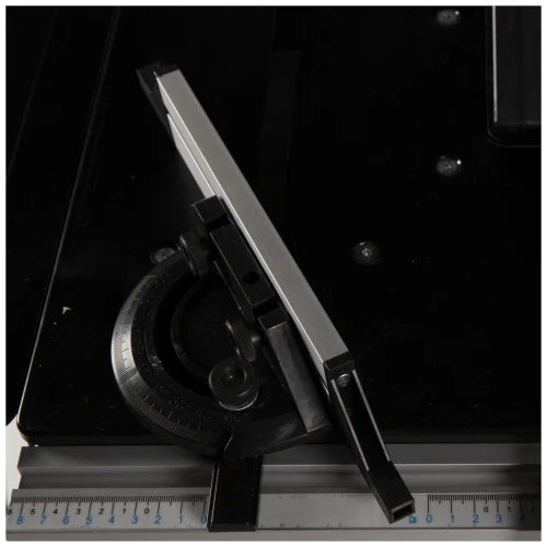 Fierastrau circular cu masa pentru lemn 1800W