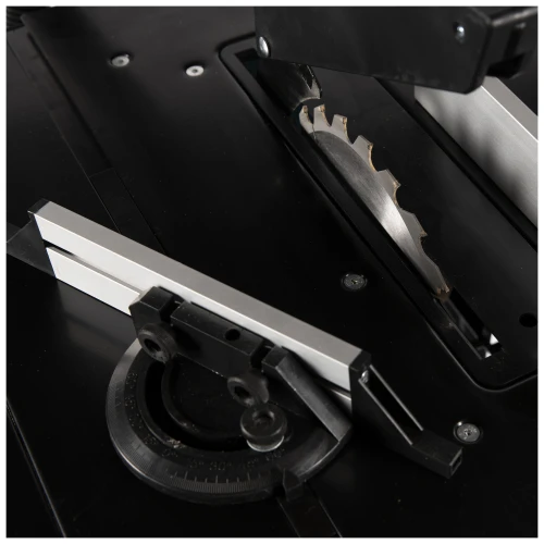 Fierastrau circular cu masa pentru lemn 1800W