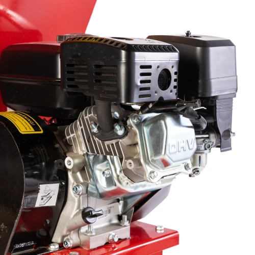 Tocator pentru crengi Micul Fermier, 76mm, motor benzina 6.5CP pentru rumegus