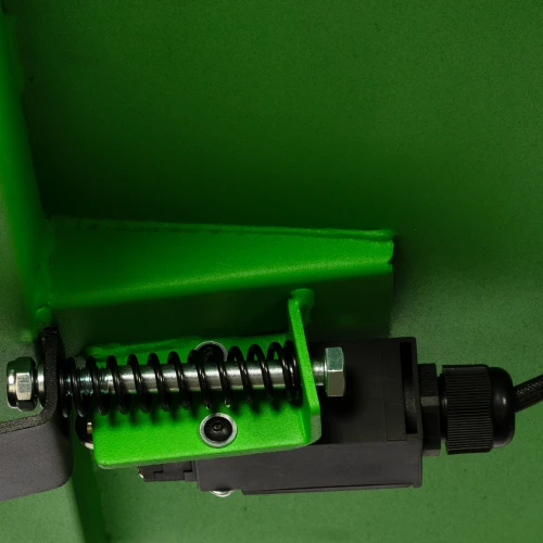 Tocator crengi Micul Fermier, motor benzina 18CP, diametru maxim de taiere 120mm, cu carlig de remorcare, pentru brichete