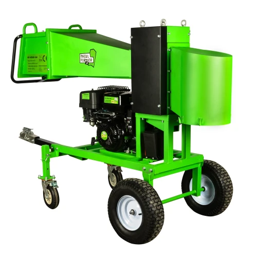 Tocator crengi Micul Fermier, motor benzina 18CP, diametru maxim de taiere 120mm, cu carlig de remorcare, pentru brichete