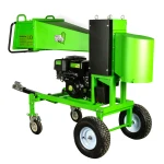 Tocator crengi Micul Fermier, motor benzina 18CP, diametru maxim de taiere 120mm, cu carlig de remorcare, pentru brichete