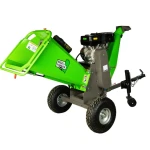  Tocator de crengi Micul Fermier, motor benzina 15CP, cu carlig de remorcare, 150mm diametru maxim de taiere, pentru rumegus