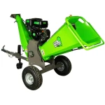  Tocator de crengi Micul Fermier, motor benzina 15CP, cu carlig de remorcare, 150mm diametru maxim de taiere, pentru rumegus