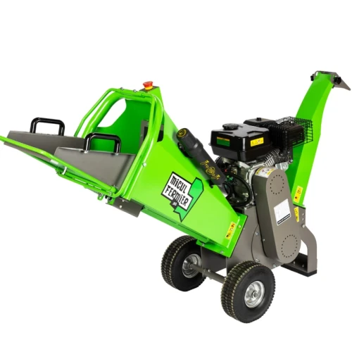Tocator de crengi Micul Fermier, motor benzina 7 CP, 100 mm diametru maxim de taiere, pentru rumegus